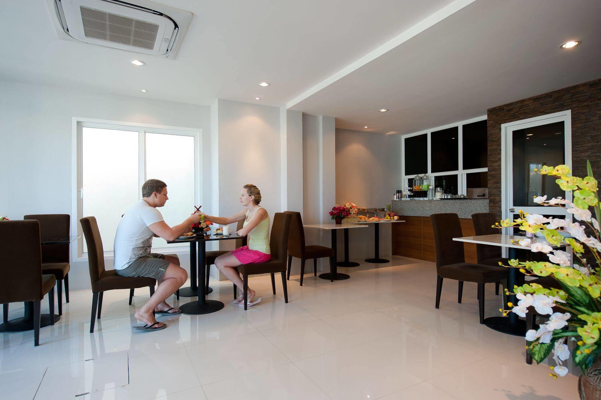 Rama Kata Beach Hotel Kültér fotó